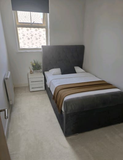 Spacious Room in Shared Home for Professionals 🏠 Main Photo