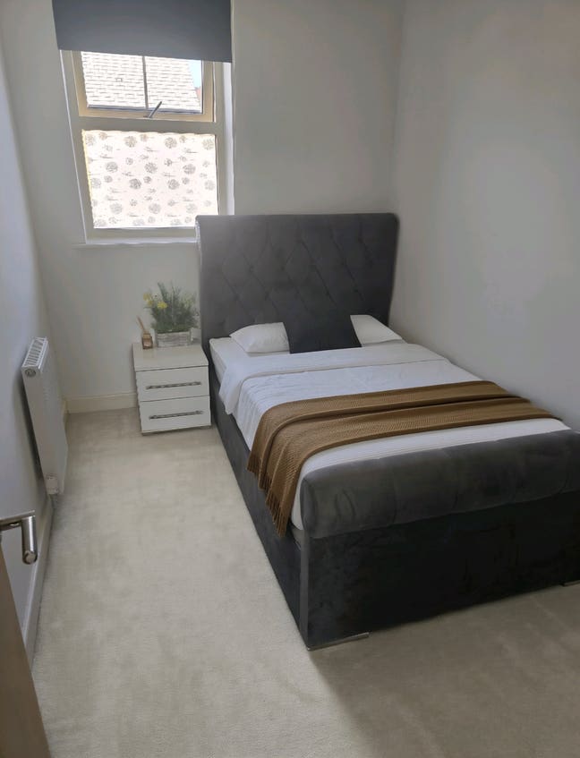Spacious Room in Shared Home for Professionals 🏠 Main Photo
