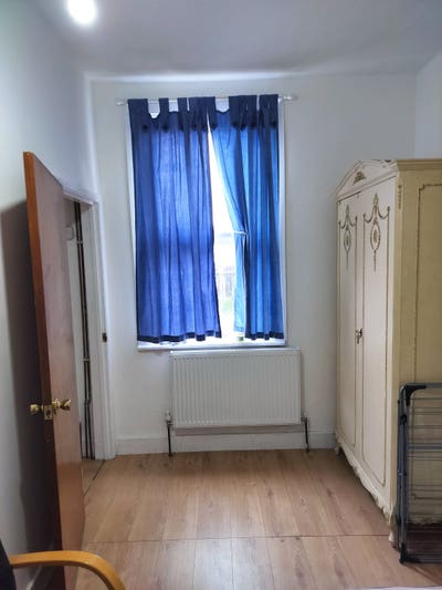 One double  bedroom available for rent in Barking  Main Photo