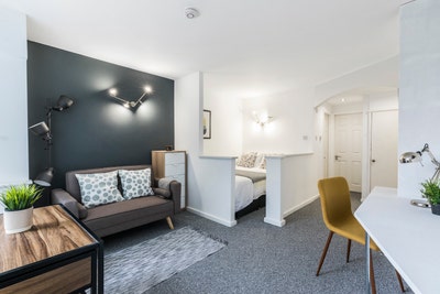 1 bed student house to rent Burley Road Leeds LS4 Main Photo