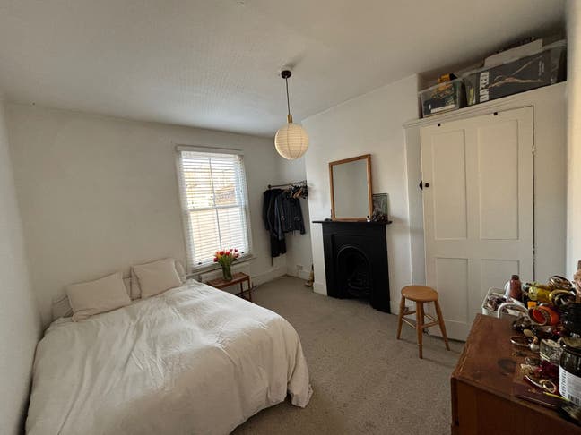 Double room in Clapton - Available from April  Main Photo