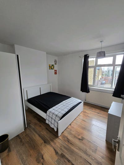 4 bed property in Edmonton north London  Main Photo