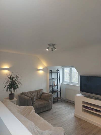 Double Room in Spacious 3-bed flat(Available Now) Main Photo