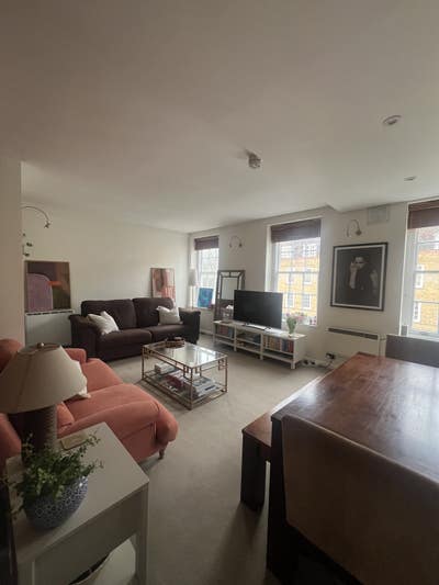 Double bedroom in bright & spacious Battersea flat Main Photo