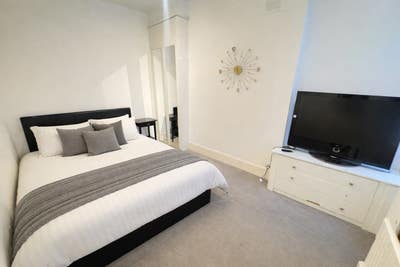 Live Iconically in the Heart of London Main Photo