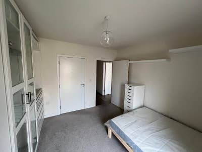 En Suite Double Room - Close to Station - Mill Hil Main Photo
