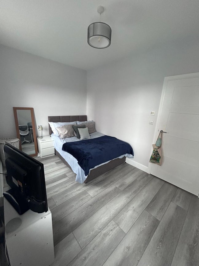 Spacious double room available in Wimbledon Main Photo