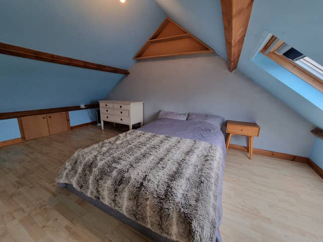 1 Double Room - 2  male working professionals  Main Photo