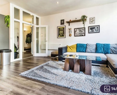 Huge City Centre Flat - M1  Main Photo