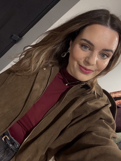 Professional female looking for a buddy up Main Photo