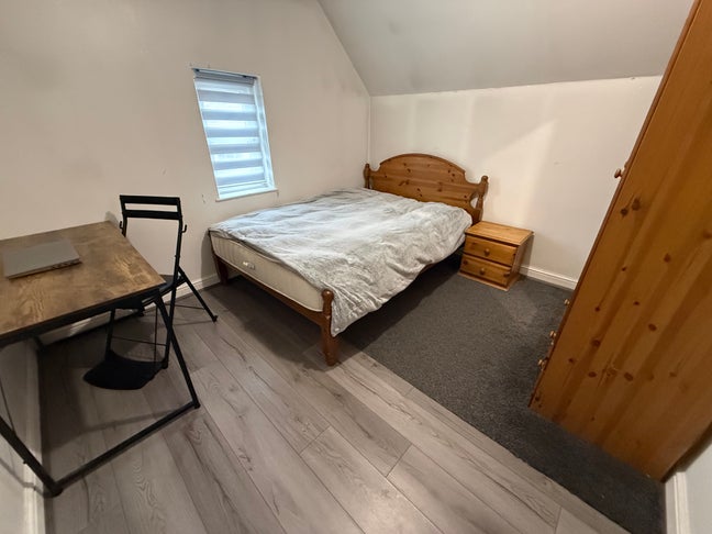 1 Large Loft Room available Main Photo