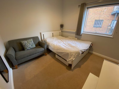 Double room with use of bathroom and living area Main Photo