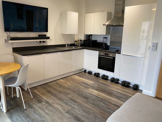 Double room with use of bathroom and living area Main Photo