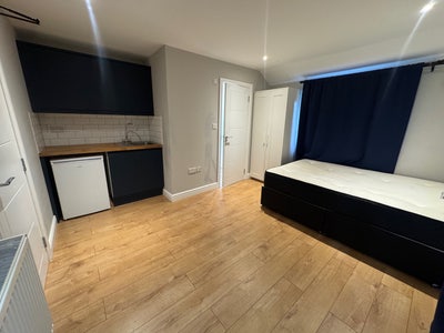 Studio Flat in House Share.  1,050&pound; Bills Included Main Photo