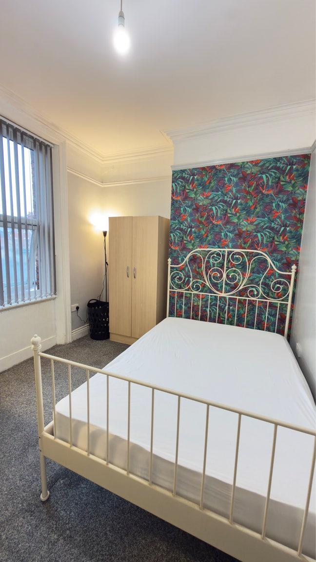 Room Near Town and University(All Bills Included) Main Photo