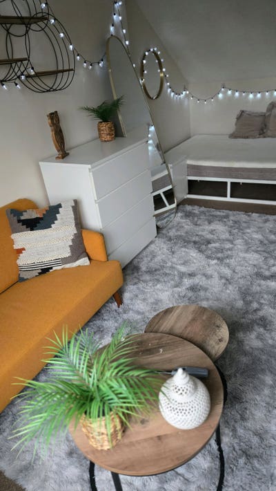  Large room with ensuit  Main Photo