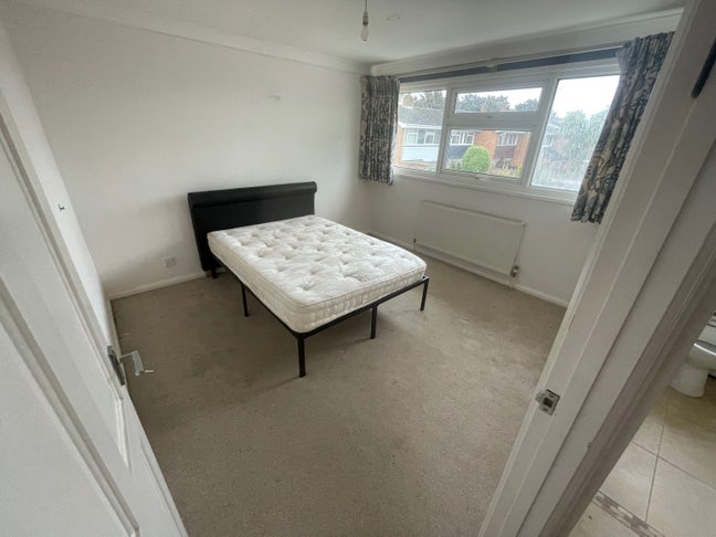 Large Double Room, Garden & Garage Main Photo