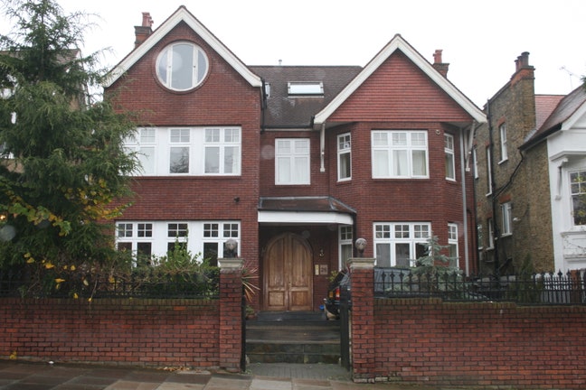 Elegant Ensuite Double Bedroom in Ealing broadway Main Photo