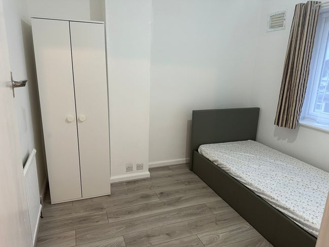 Available now near Kingsbury station  Main Photo