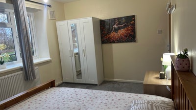 Lovely medium room in good area  Main Photo