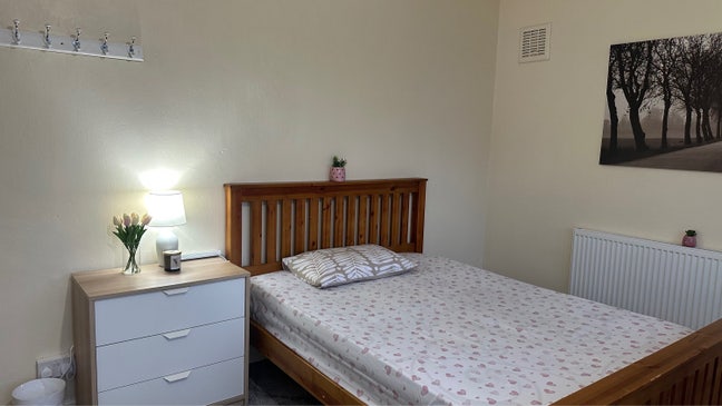 Lovely medium room in good area  Main Photo