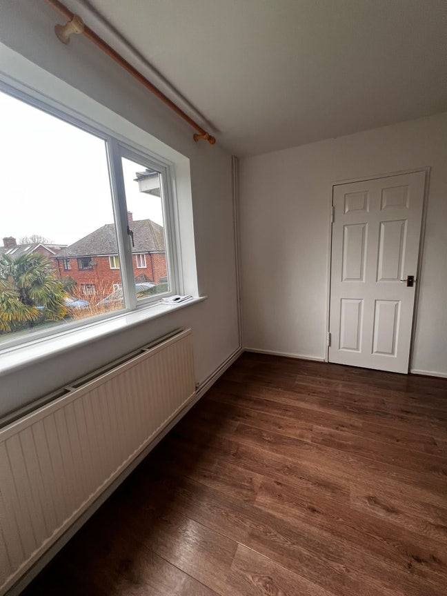 1 double and 1 single bed room for rent  Main Photo