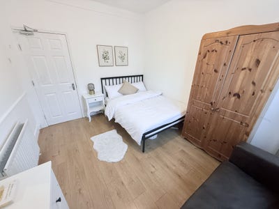 Stunning Double Rooms in the Heart of Leyton Main Photo