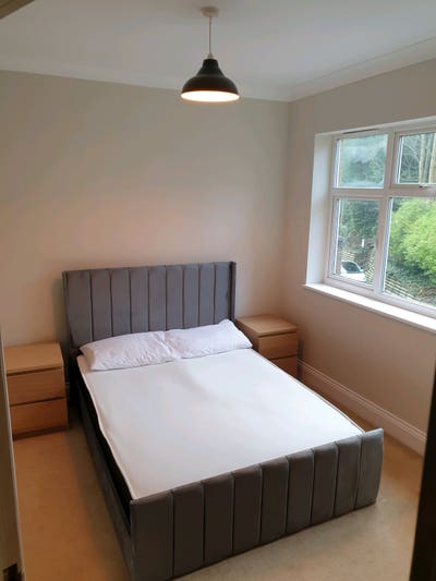 Spacious Double bedroom, Ensuite, Perfect location Main Photo