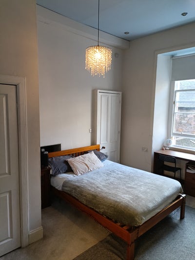 Flat located a minute away from Bristo Square  Main Photo