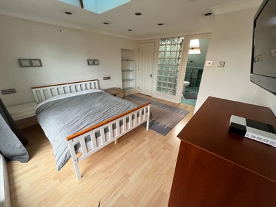  loft conversion, en suite, walk-in wardrobe  Main Photo