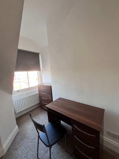 Double Room Available – B16 Main Photo