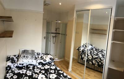 Bright Double room with own shower Main Photo