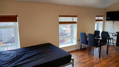 ST6/Tunstall. Studio Inc All BILLS. Parking Main Photo