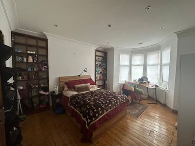 HUGE Double Ensuite Room – &pound;900 PCM-Bills Inc Main Photo