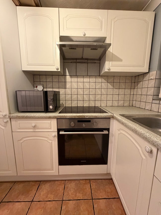 Fully furnished double and single room  Main Photo