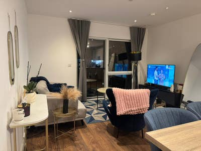 Flat to shareClosetL Main Photo