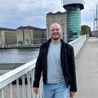 Professional Male seeks a single or double room Main Photo