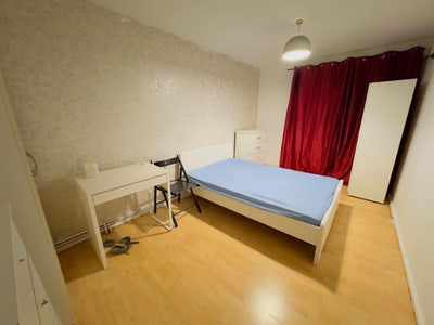 E14 Crossharbour | Double Room | DLR | Couple Welc Main Photo