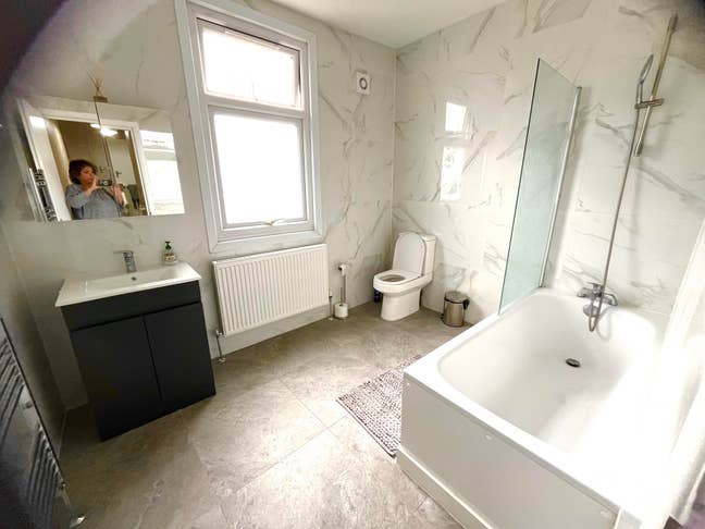 Newly decorated room in a lovely house. Main Photo