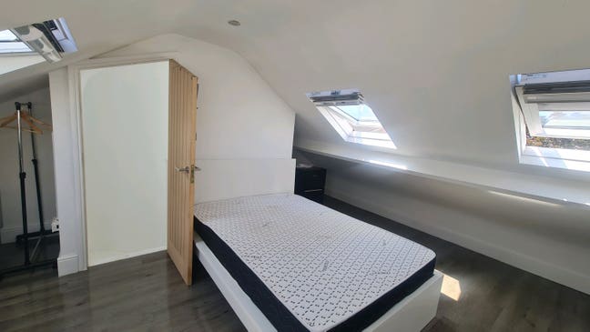 Double Room ensuit with brand new shower room Main Photo