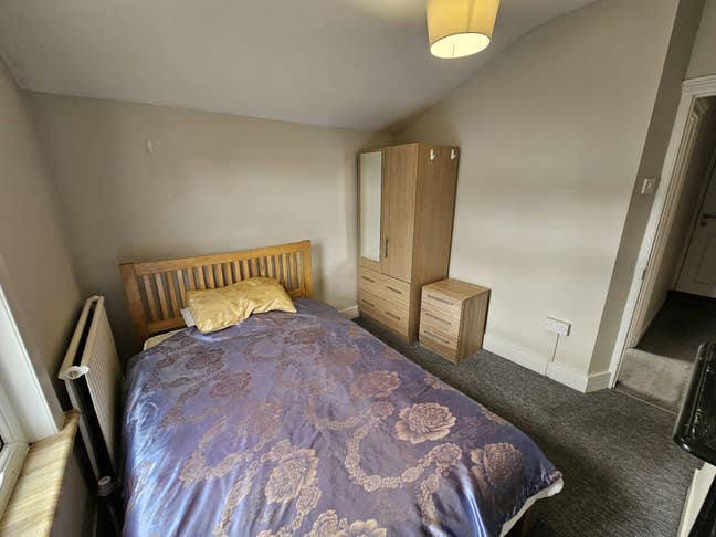 Rooms with ensuites in popular location Main Photo