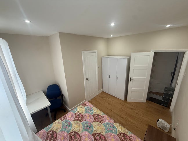 En-Suite Double Bedroom  Main Photo