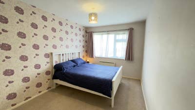 Spacious Furnished Double Room – Quiet Location in Main Photo