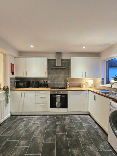 Ravenhill Road – Double Room in Modern 2 Bed home Main Photo