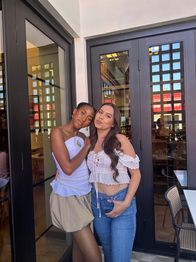 2 bedrooms for 2 working professional Artists Main Photo