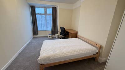 En Suite Rooms on Ashley Rd. BH14 9by Main Photo