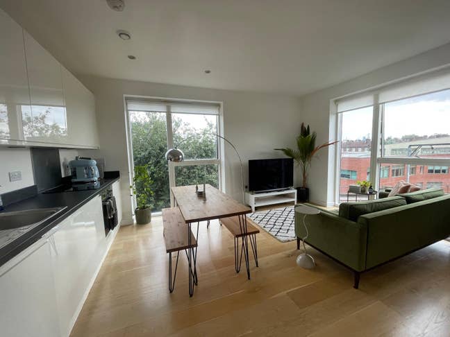 Entire bright 1-bed sublet Hackney Main Photo