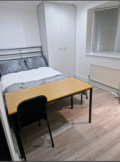 Large Studio Room, Professional House, Bills Incl Main Photo
