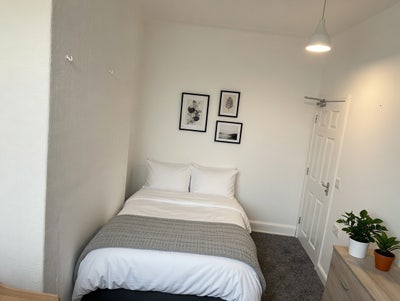 Centre/fast WiFi/clean/local/parking Main Photo