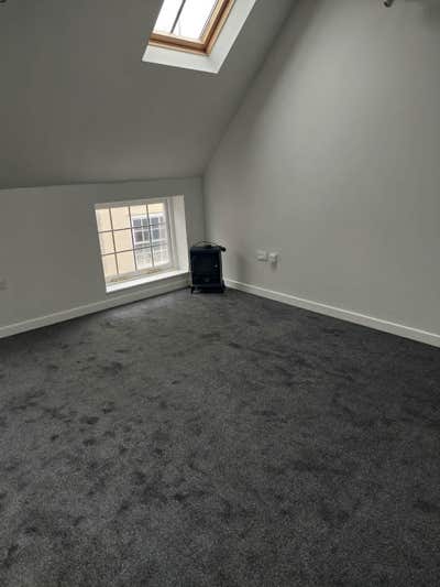 First Floor Bedsit Main Photo